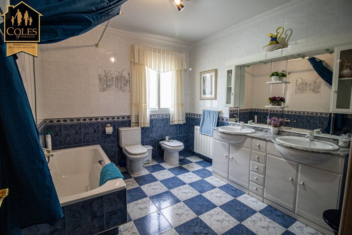 7 soveværelse Finca/Landehus til salg i Velez-Rubio med swimmingpool garage - € 365.000 (Ref: 9023212)