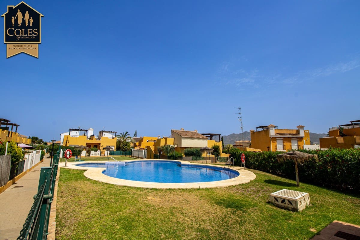 4 soveværelse Semi-Rækkehus til salg i Los Gallardos med swimmingpool garage - € 169.995 (Ref: 9227989)