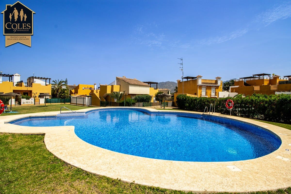 4 soveværelse Semi-Rækkehus til salg i Los Gallardos med swimmingpool garage - € 169.995 (Ref: 9227989)