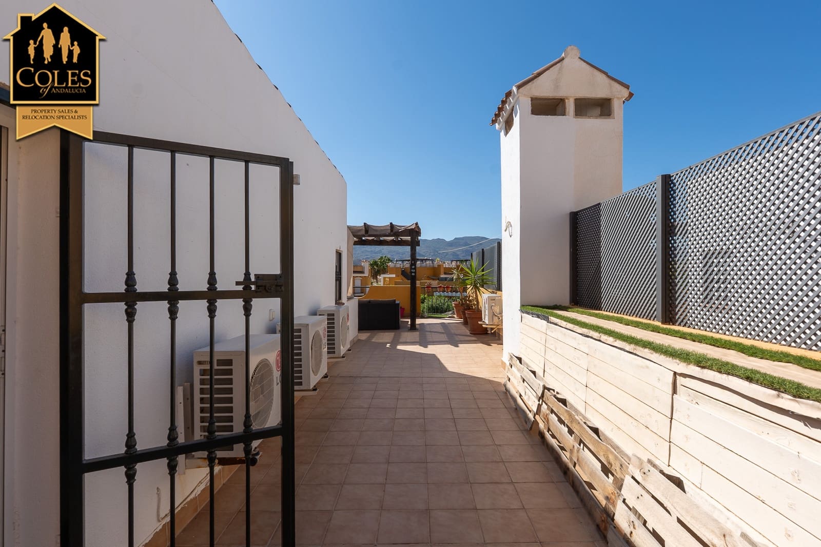 4 soveværelse Semi-Rækkehus til salg i Los Gallardos med swimmingpool garage - € 169.995 (Ref: 9227989)