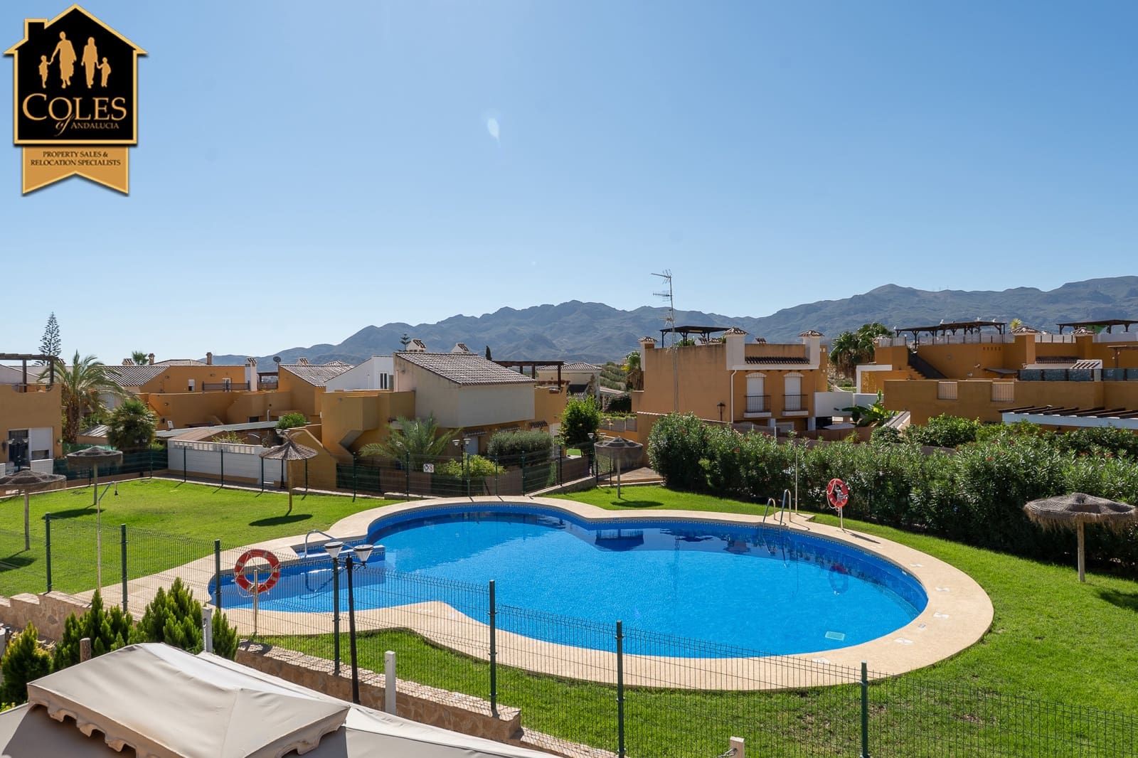 4 soveværelse Semi-Rækkehus til salg i Los Gallardos med swimmingpool garage - € 169.995 (Ref: 9227989)