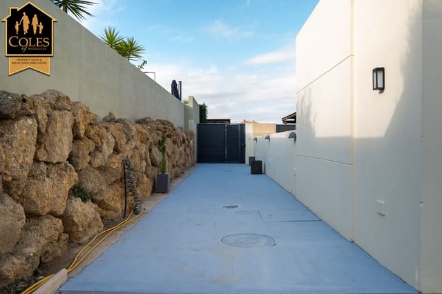 2 slaapkamer Halfvrijstaande villa te koop in Valle del Este, Vera met zwembad garage - € 309.995 (Ref: 9372384)