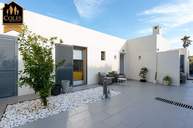 2 slaapkamer Halfvrijstaande villa te koop in Valle del Este, Vera met zwembad garage - € 309.995 (Ref: 9372384)