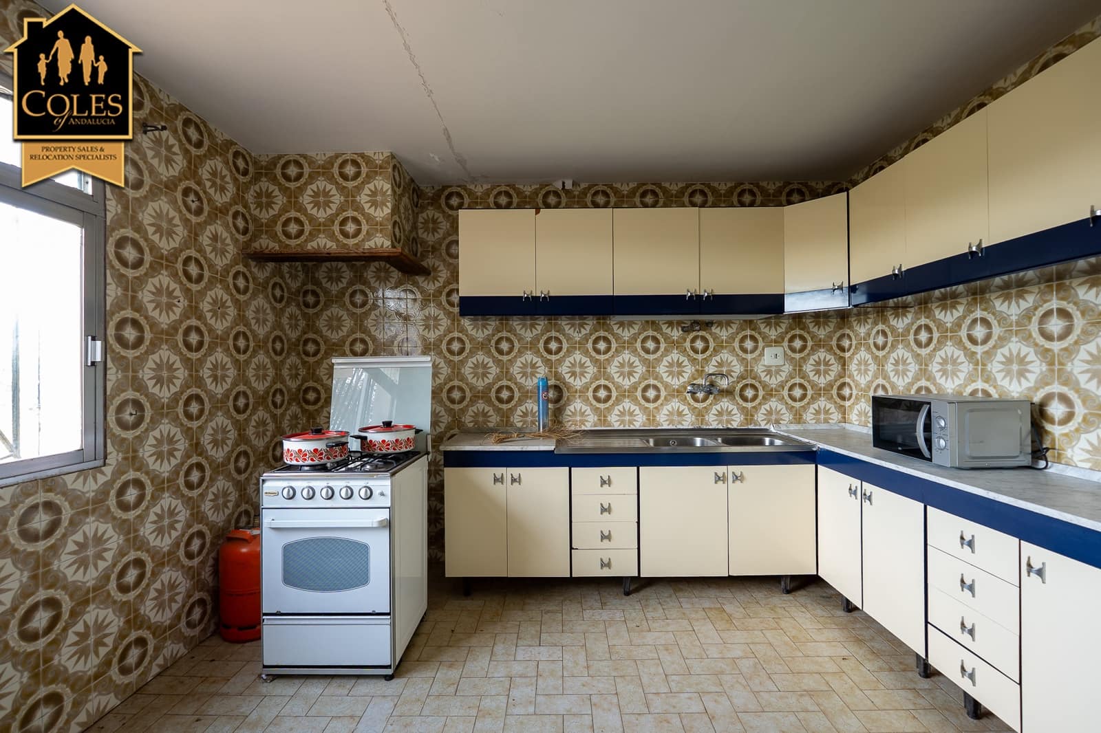 4 bedroom Villa for sale in Los Gallardos with garage - € 250,000 (Ref: 9409688)