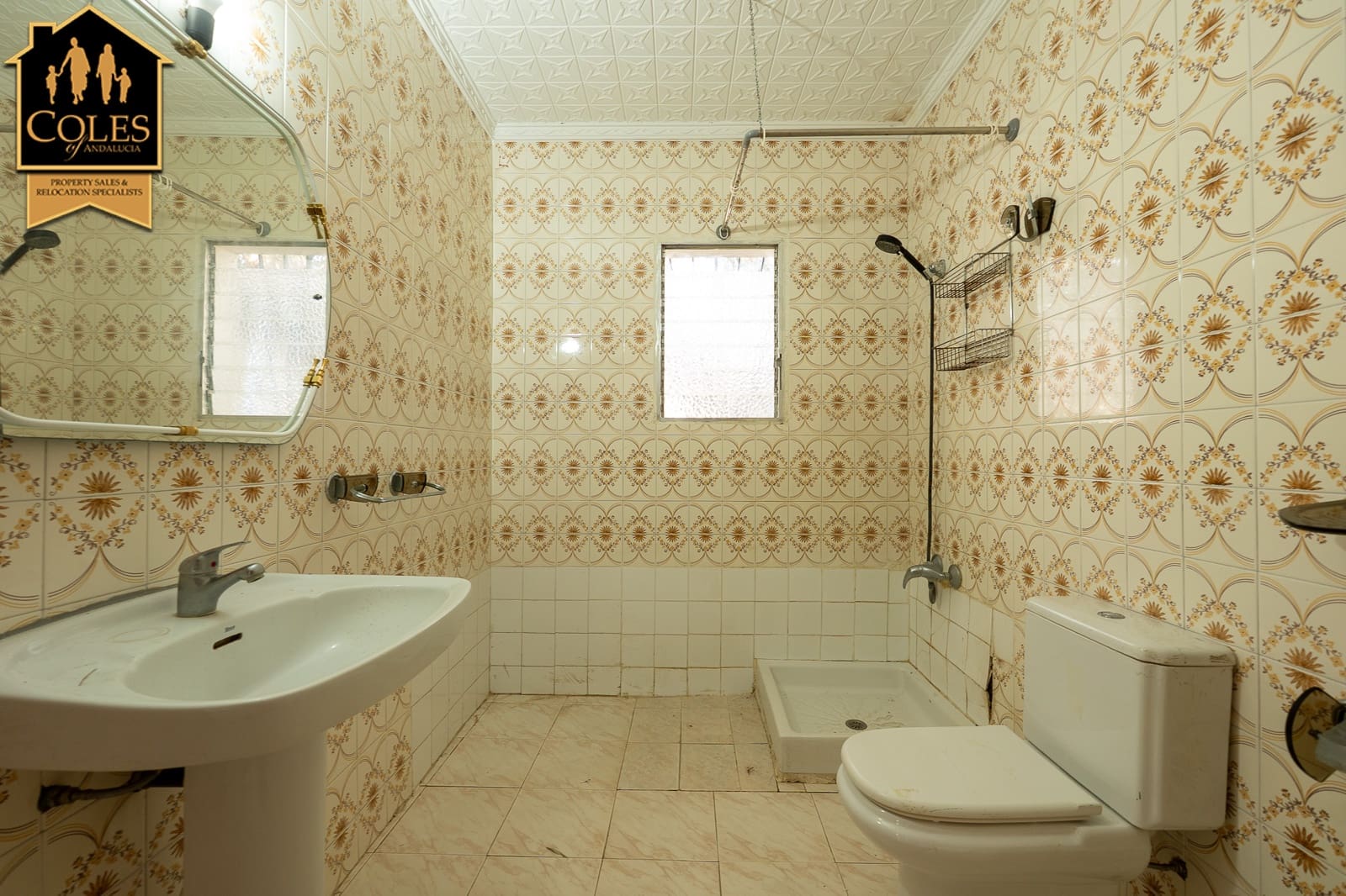 4 bedroom Villa for sale in Los Gallardos with garage - € 250,000 (Ref: 9409688)