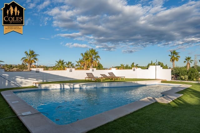 5 Zimmer Villa zu verkaufen in Vera Ciudad, Vera mit Pool Garage - 559.995 € (Ref: 9432417)