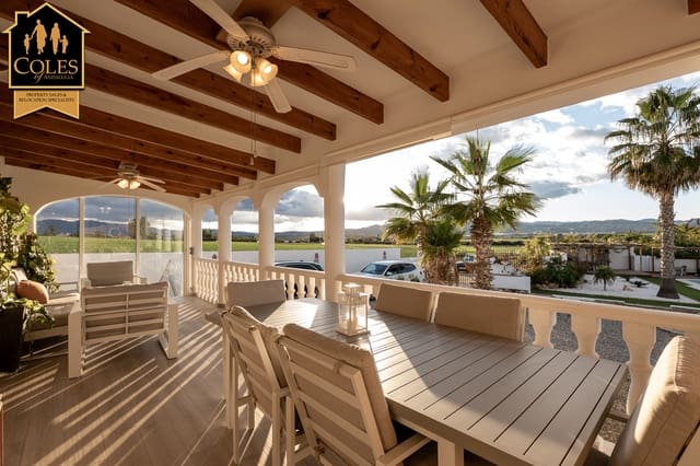 5 Zimmer Villa zu verkaufen in Vera Ciudad, Vera mit Pool Garage - 559.995 € (Ref: 9432417)