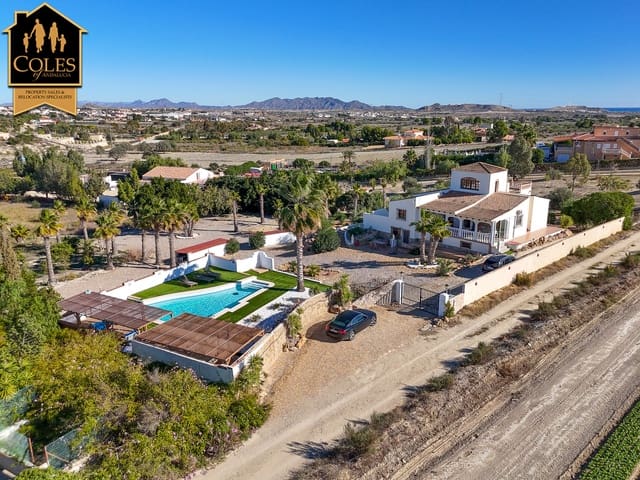 5 Zimmer Villa zu verkaufen in Vera Ciudad, Vera mit Pool Garage - 559.995 € (Ref: 9432417)