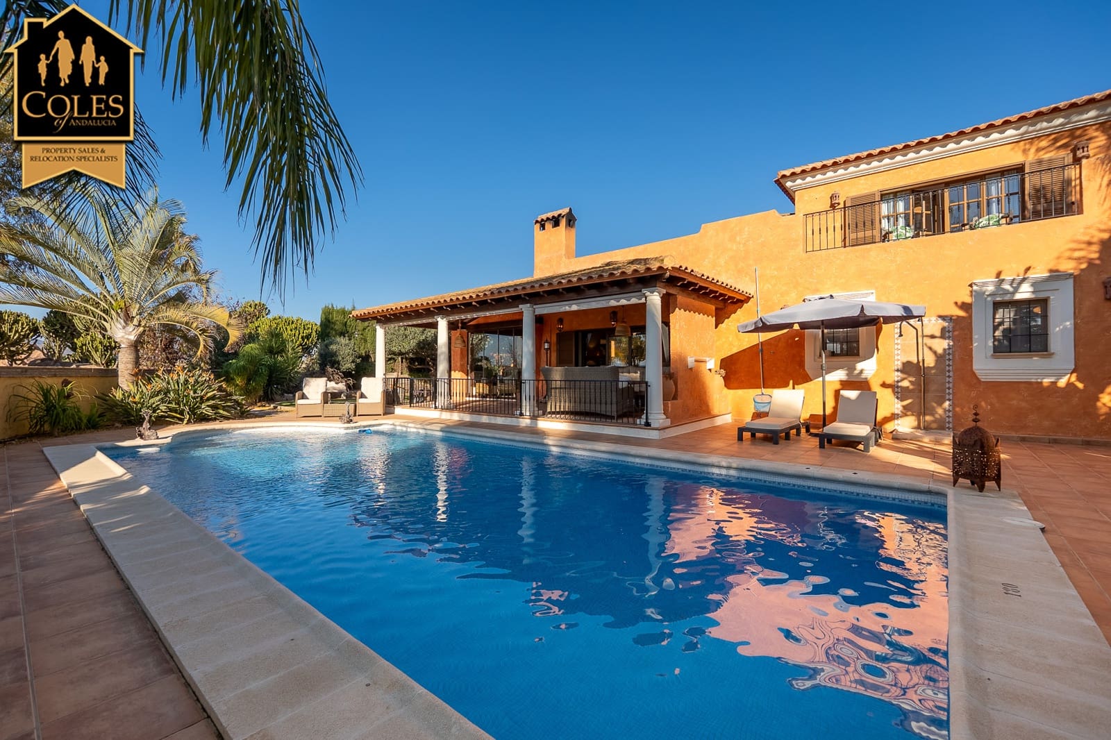 4 makuuhuone Huvila myytävänä paikassa Desert Springs mukana uima-altaan 
autotalli - 595 000 € (Ref: 9453614)