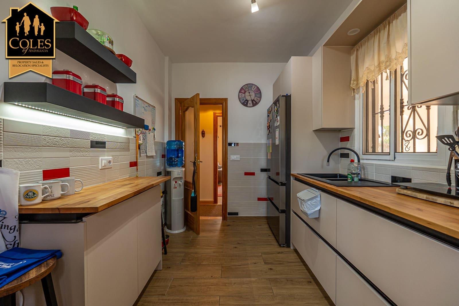 3 soverom Villa til salgs i El Cucador med svømmebasseng garasje - € 269 995 (Ref: 9691376)