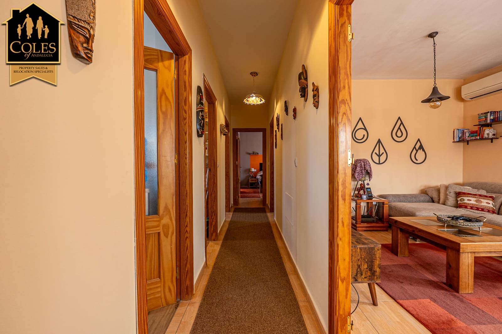 3 soverom Villa til salgs i El Cucador med svømmebasseng garasje - € 269 995 (Ref: 9691376)