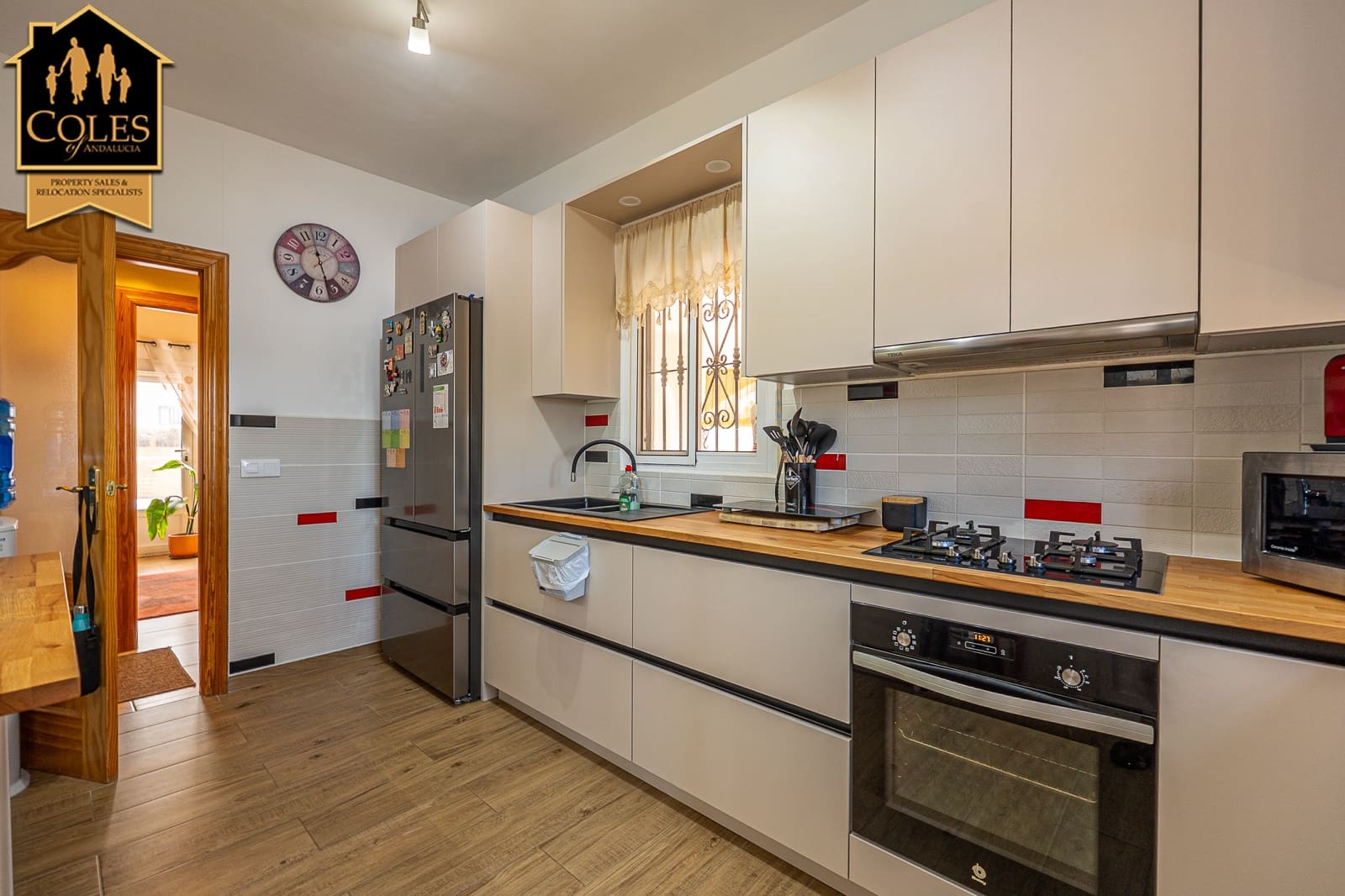 3 soverom Villa til salgs i El Cucador med svømmebasseng garasje - € 269 995 (Ref: 9691376)