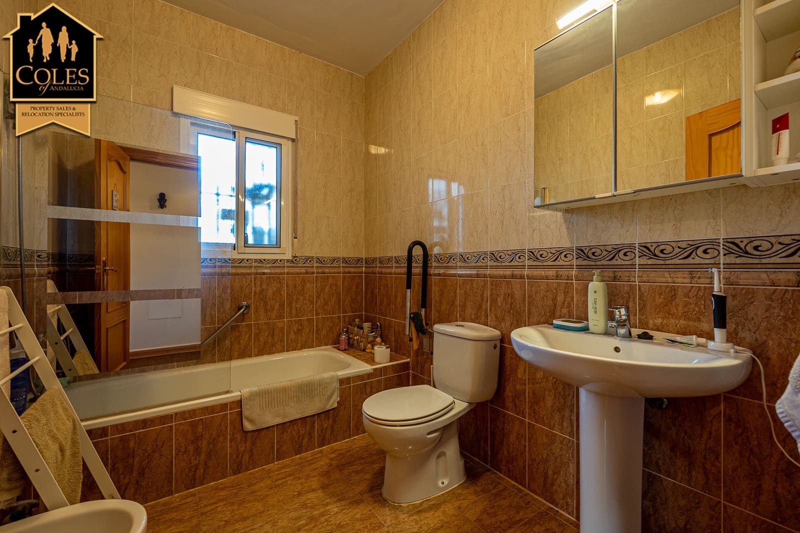 3 soverom Villa til salgs i El Cucador med svømmebasseng garasje - € 269 995 (Ref: 9691376)