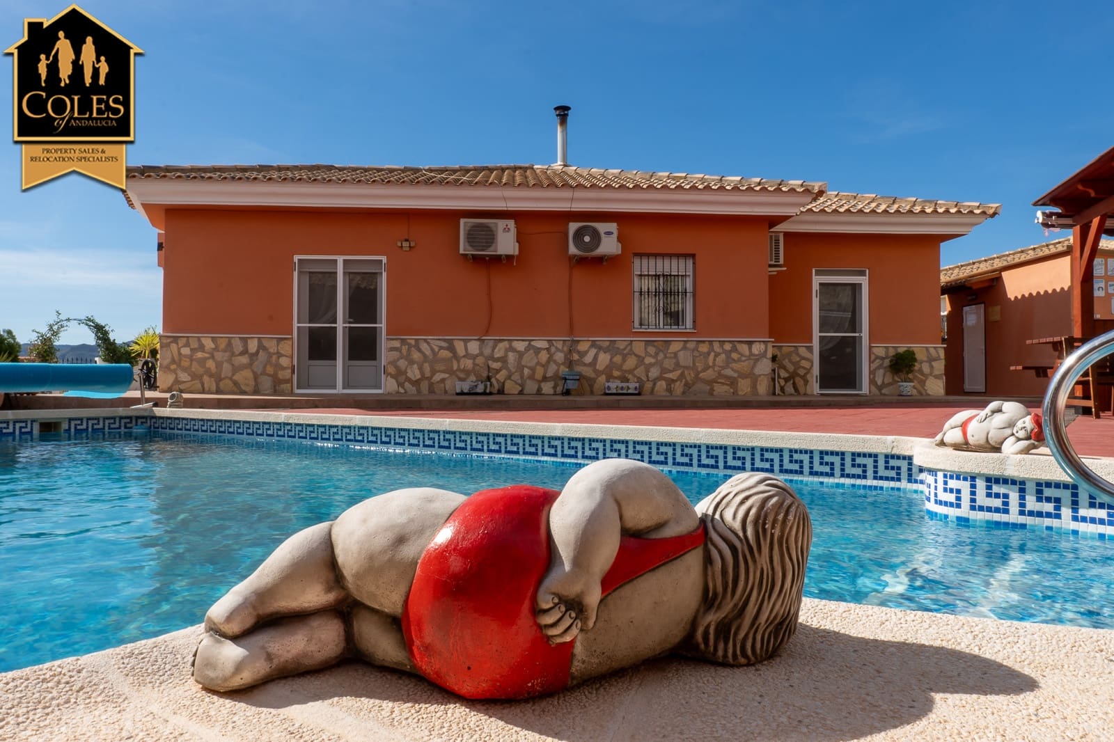 3 soverom Villa til salgs i El Cucador med svømmebasseng garasje - € 269 995 (Ref: 9691376)