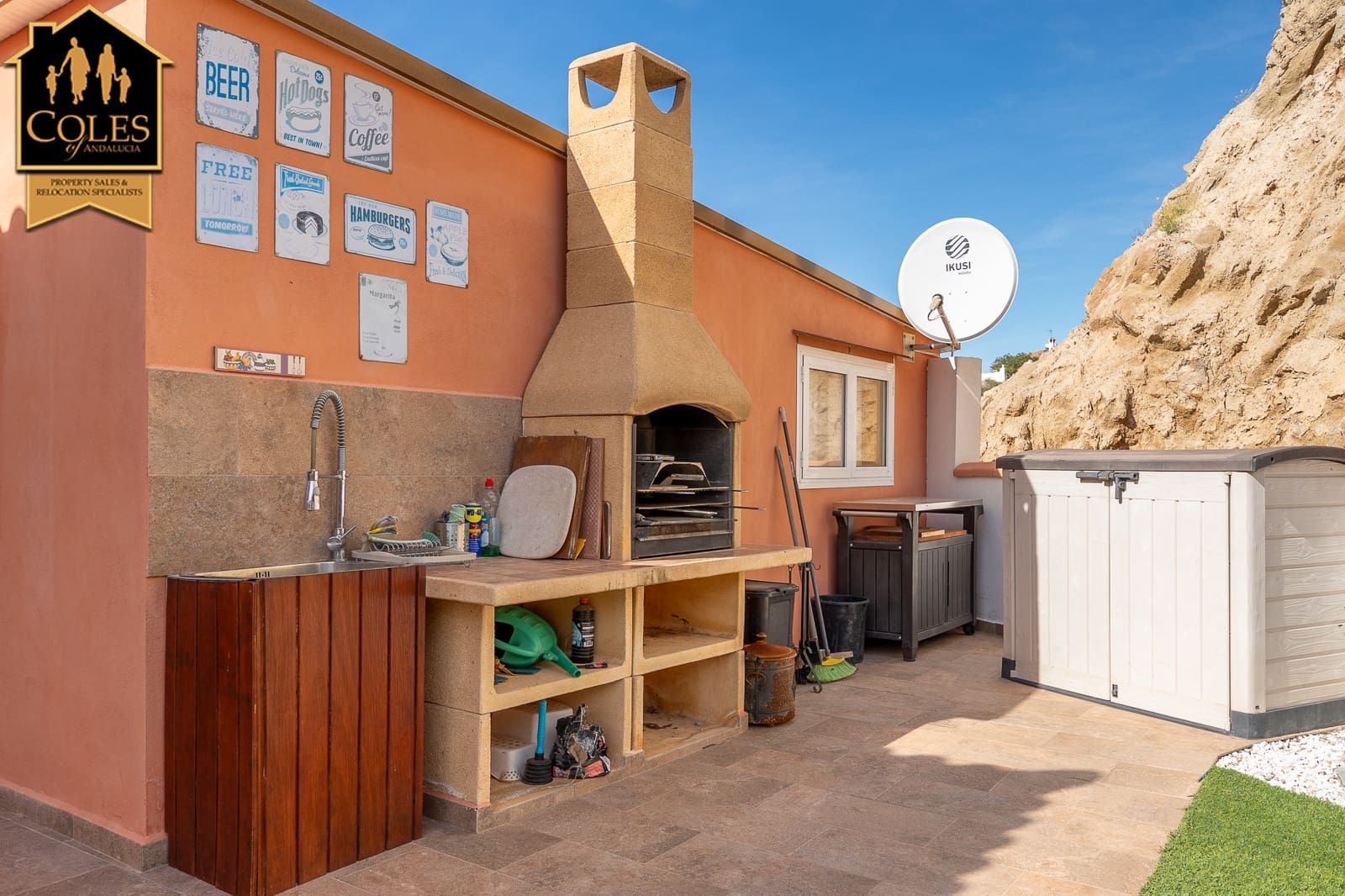 3 soverom Villa til salgs i El Cucador med svømmebasseng garasje - € 269 995 (Ref: 9691376)