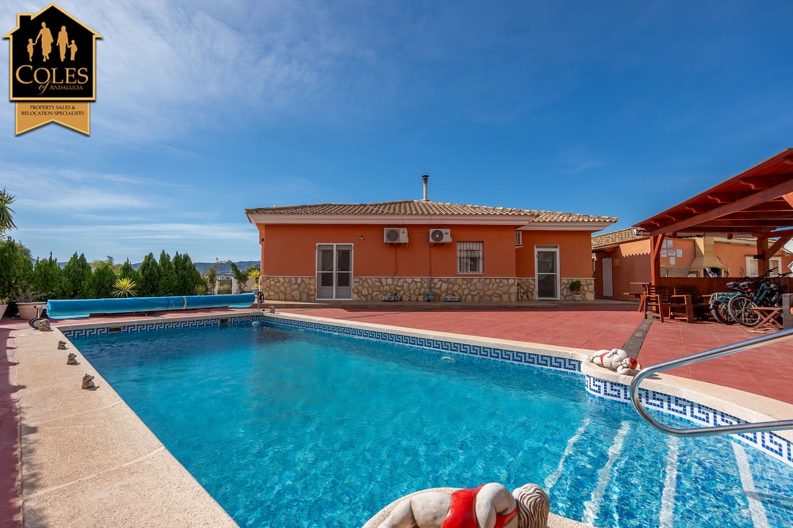 3 soverom Villa til salgs i El Cucador med svømmebasseng garasje - € 269 995 (Ref: 9691376)