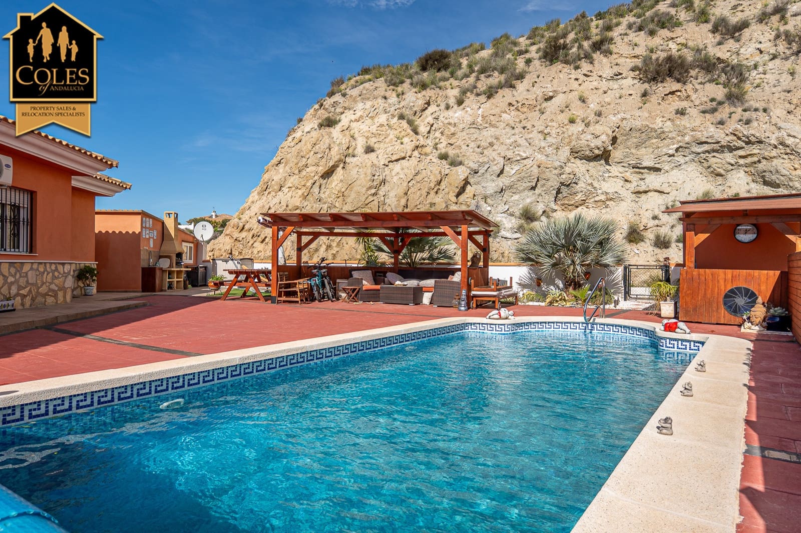 3 soverom Villa til salgs i El Cucador med svømmebasseng garasje - € 269 995 (Ref: 9691376)