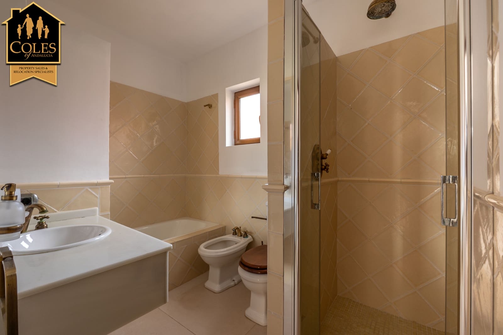 3 makuuhuone Huvila myytävänä paikassa Desert Springs mukana uima-altaan 
autotalli - 395 000 € (Ref: 9696857)