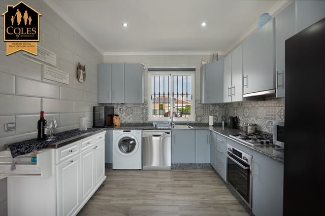 Chalet de 3 habitaciones en Arboleas en venta con piscina garaje - 334.950 € (Ref: 9788880)