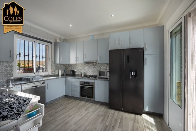 Chalet de 3 habitaciones en Arboleas en venta con piscina garaje - 334.950 € (Ref: 9788880)