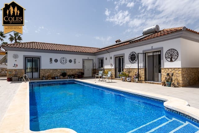 Chalet de 3 habitaciones en Arboleas en venta con piscina garaje - 334.950 € (Ref: 9788880)