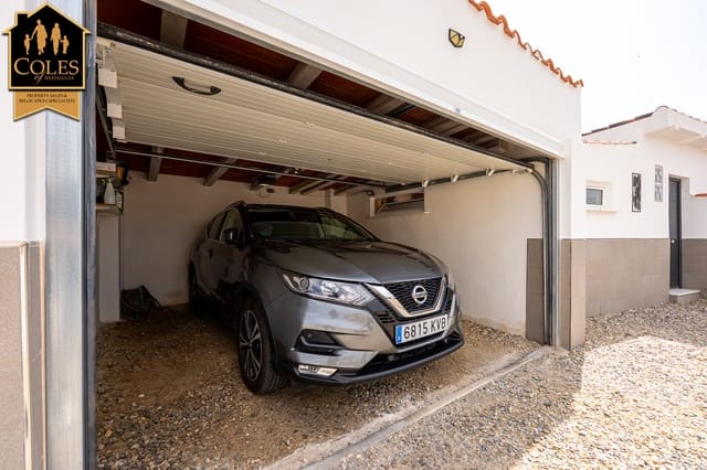 Chalet de 3 habitaciones en Arboleas en venta con piscina garaje - 334.950 € (Ref: 9788880)