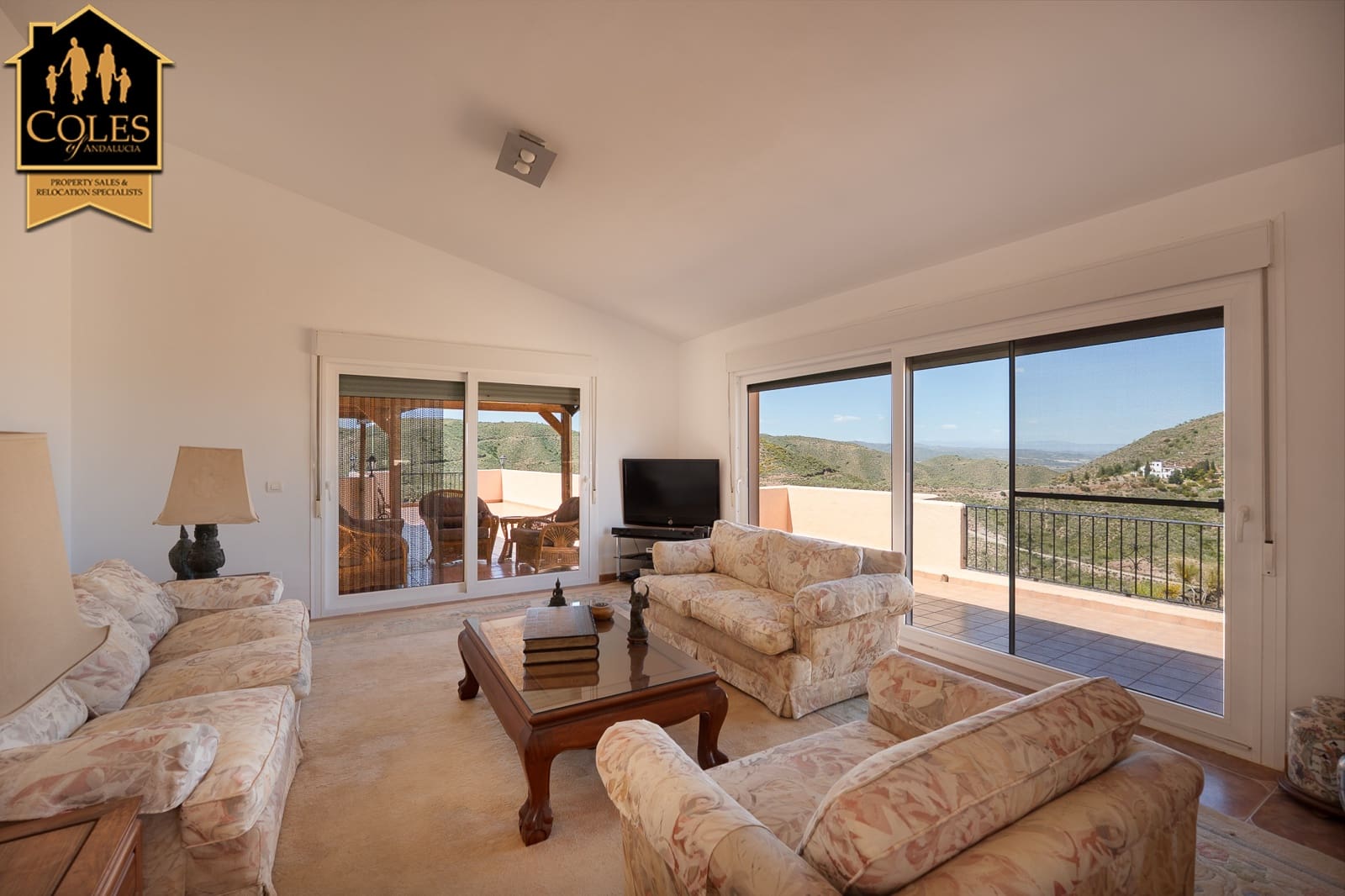 4 bedroom Villa for sale in Turre with garage - € 349,950 (Ref: 9793276)