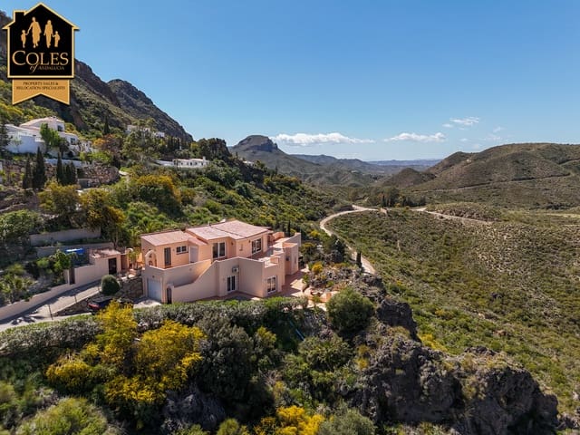 4 bedroom Villa for sale in Turre with garage - € 349,950 (Ref: 9793276)