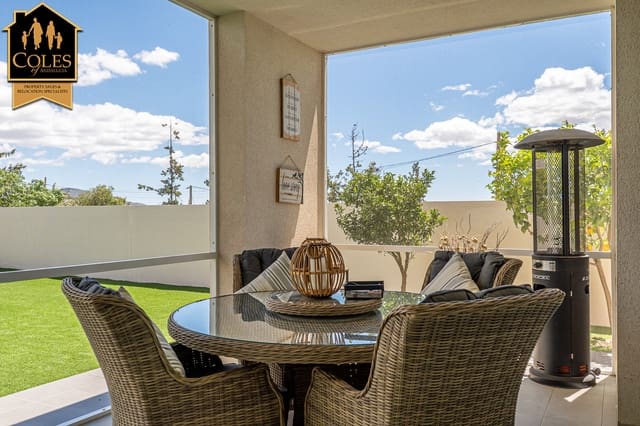 3 slaapkamer Villa te koop in Urcal, Huércal-Overa met garage - € 319.950 (Ref: 9844351)