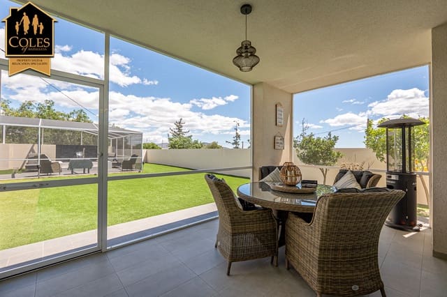 3 slaapkamer Villa te koop in Urcal, Huércal-Overa met garage - € 319.950 (Ref: 9844351)