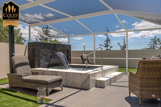 3 slaapkamer Villa te koop in Urcal, Huércal-Overa met garage - € 319.950 (Ref: 9844351)
