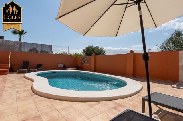 Chalet de 4 habitaciones en Los Gallardos en venta con piscina garaje - 399.995 € (Ref: 9914746)
