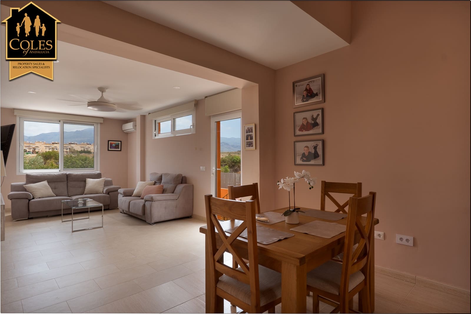 Chalet de 4 habitaciones en Los Gallardos en venta con piscina garaje - 399.995 € (Ref: 9914746)