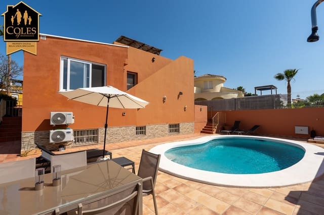 Chalet de 4 habitaciones en Los Gallardos en venta con piscina garaje - 399.995 € (Ref: 9914746)