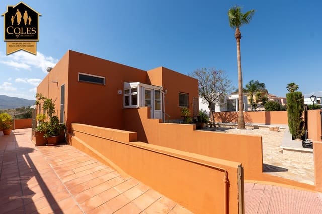 Chalet de 4 habitaciones en Los Gallardos en venta con piscina garaje - 399.995 € (Ref: 9914746)