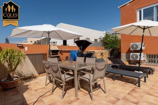 Chalet de 4 habitaciones en Los Gallardos en venta con piscina garaje - 399.995 € (Ref: 9914746)