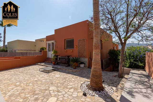 Chalet de 4 habitaciones en Los Gallardos en venta con piscina garaje - 399.995 € (Ref: 9914746)