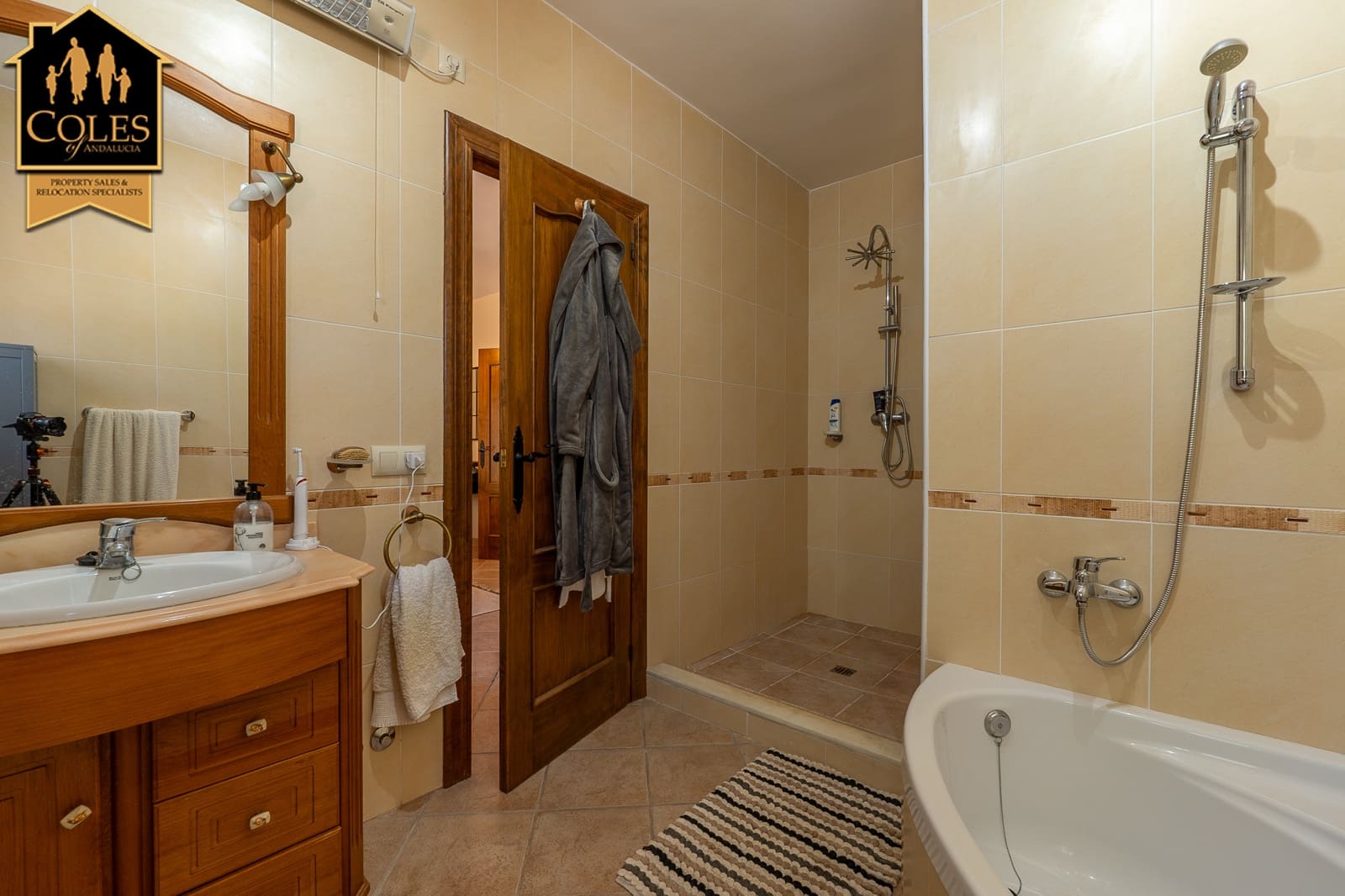 5 bedroom Villa for sale in Cantoria with garage - € 420,000 (Ref: 9914768)