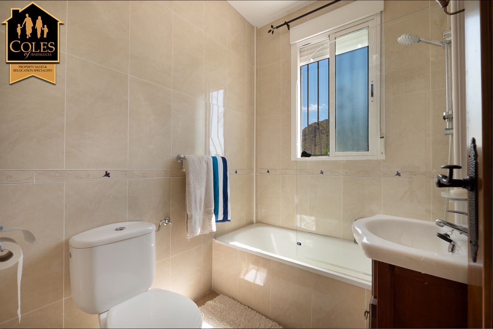 5 bedroom Villa for sale in Cantoria with garage - € 420,000 (Ref: 9914768)