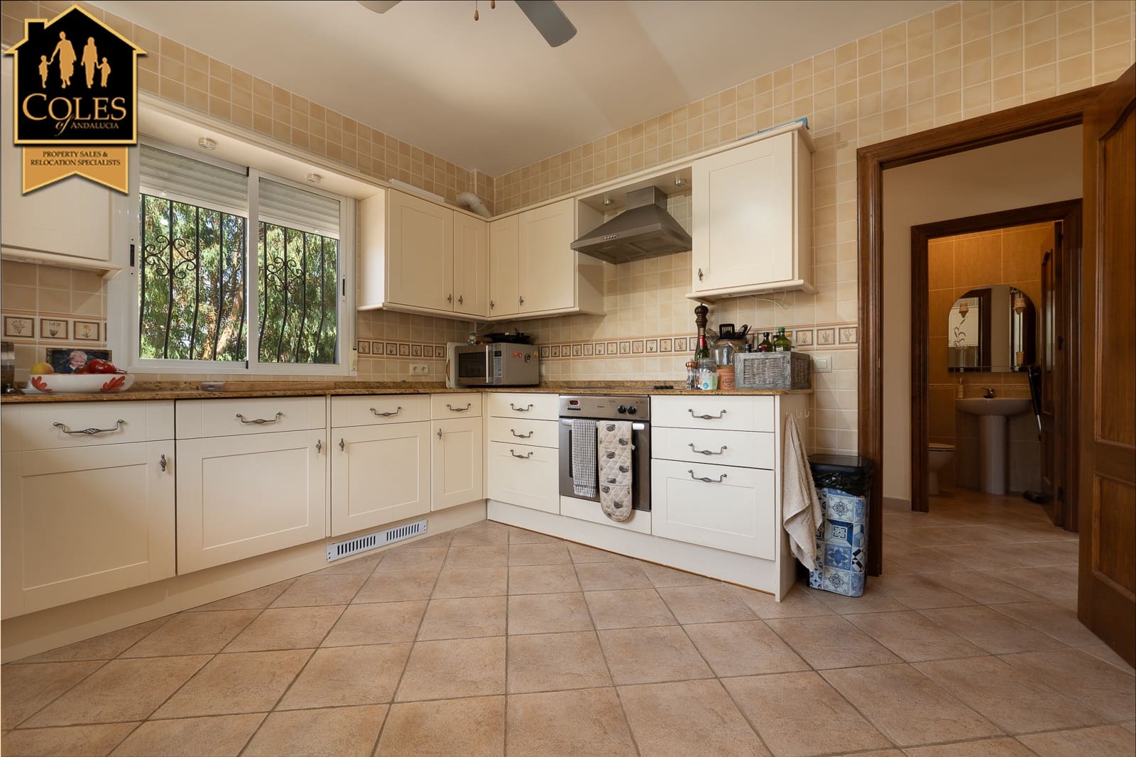 5 bedroom Villa for sale in Cantoria with garage - € 420,000 (Ref: 9914768)