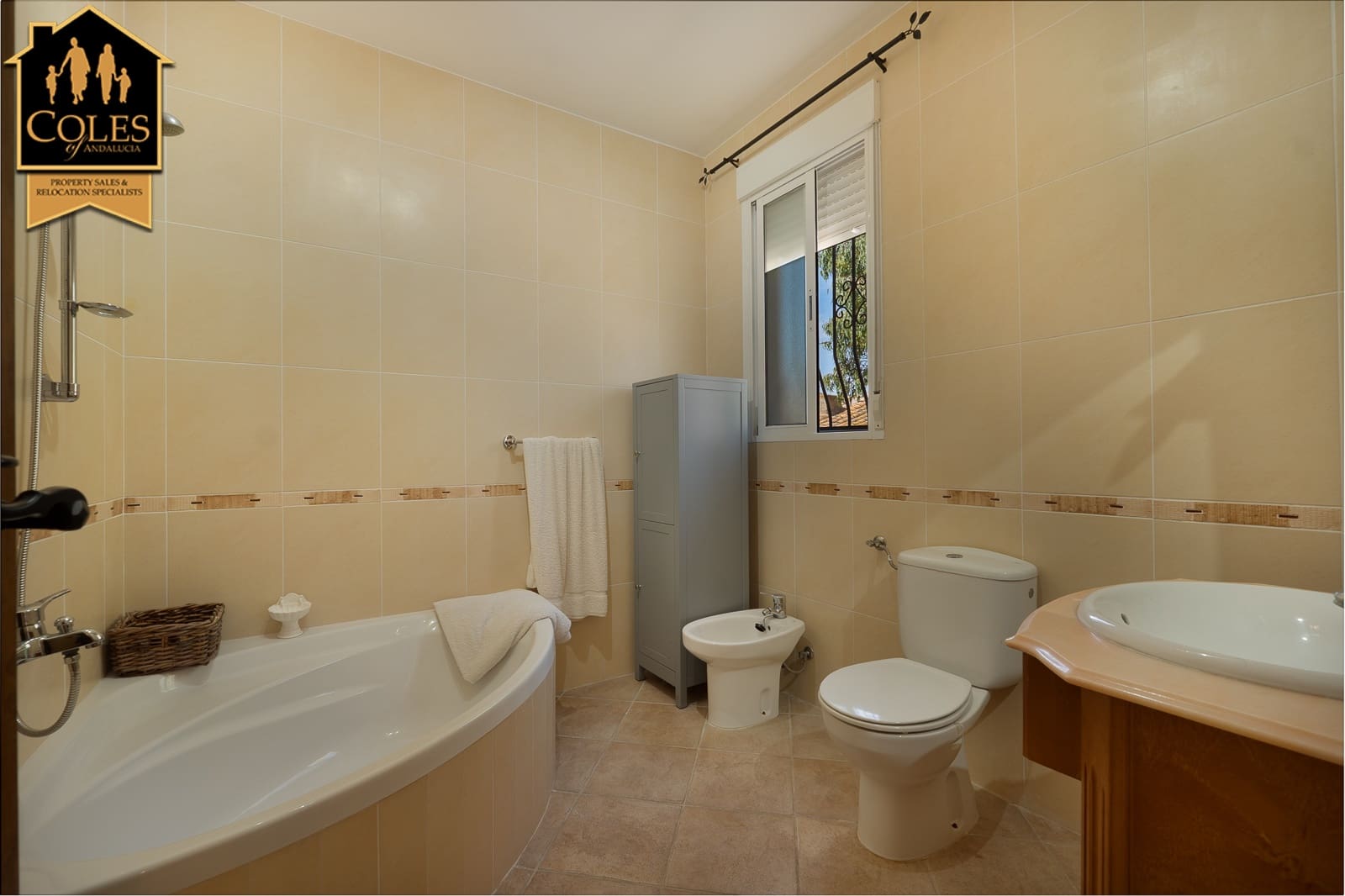 5 bedroom Villa for sale in Cantoria with garage - € 420,000 (Ref: 9914768)