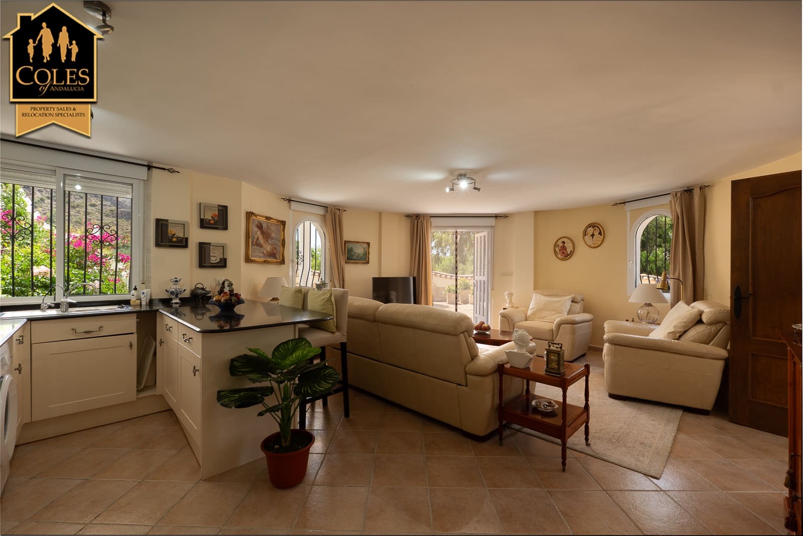 5 bedroom Villa for sale in Cantoria with garage - € 420,000 (Ref: 9914768)