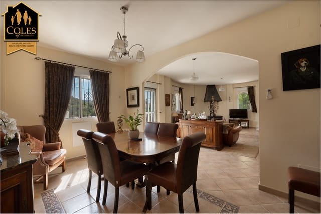5 bedroom Villa for sale in Cantoria with garage - € 420,000 (Ref: 9914768)