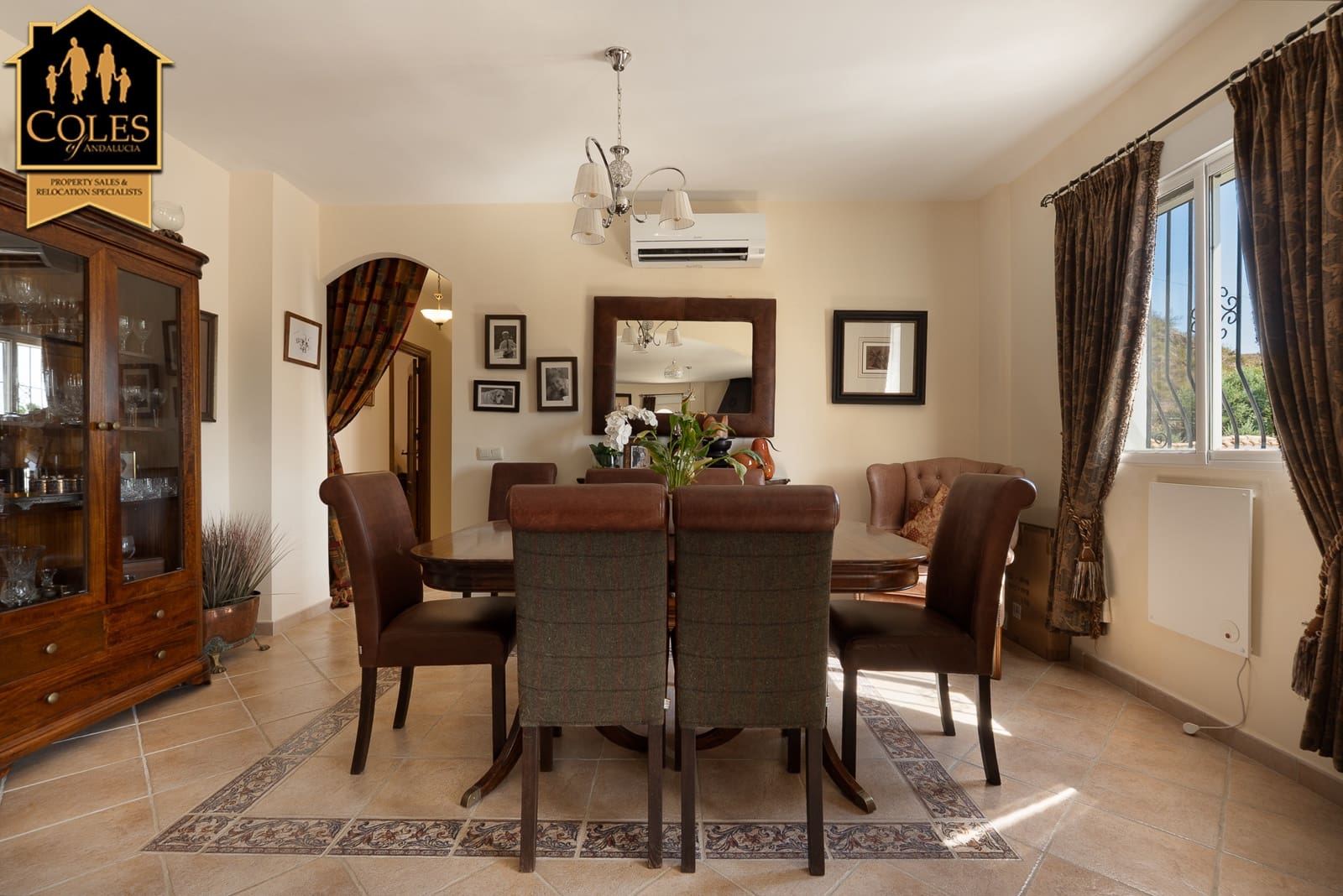 5 bedroom Villa for sale in Cantoria with garage - € 420,000 (Ref: 9914768)