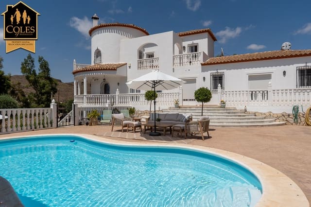 5 bedroom Villa for sale in Cantoria with garage - € 420,000 (Ref: 9914768)