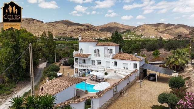 5 bedroom Villa for sale in Cantoria with garage - € 420,000 (Ref: 9914768)