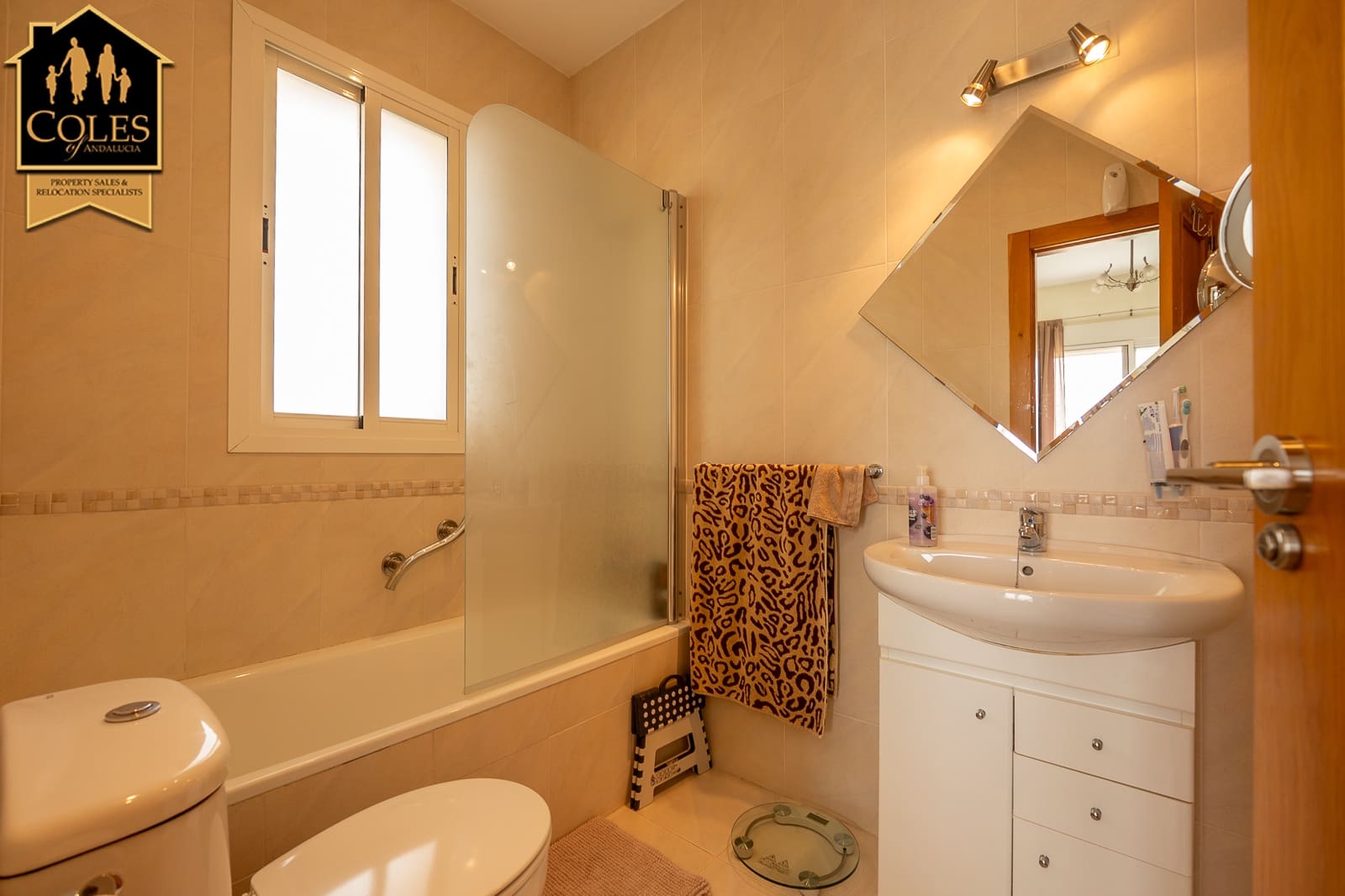 5 bedroom Villa for sale in Huercal-Overa with pool garage - € 367,500 (Ref: 9922888)