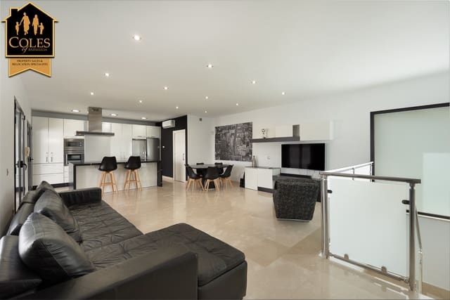 4 soveværelse Villa til salg i Los Gallardos med swimmingpool - € 459.000 (Ref: 9977847)