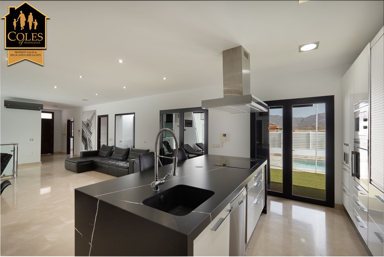 4 soveværelse Villa til salg i Los Gallardos med swimmingpool - € 459.000 (Ref: 9977847)