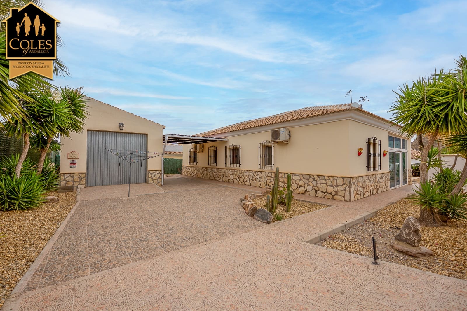 Chalet de 3 habitaciones en Arboleas en venta con piscina garaje - 259.999 € (Ref: 9991811)